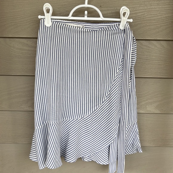 Abercrombie & Fitch lined Oxford blue stripe skirt with side zip & tie enclosure - Picture 5 of 5